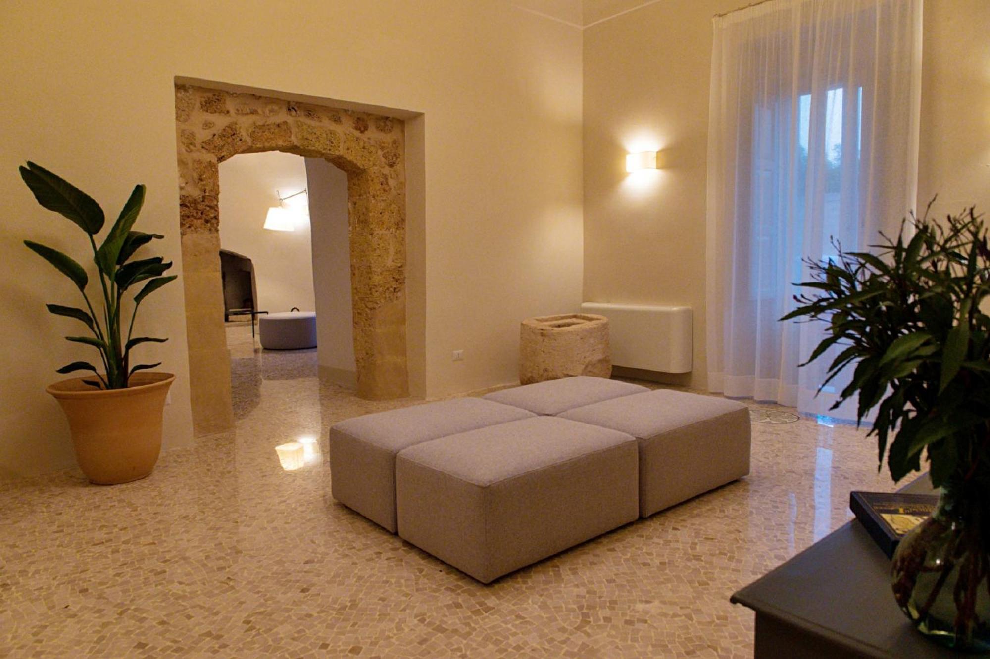 Palazzo Pati Hotel Tiggiano Exterior photo